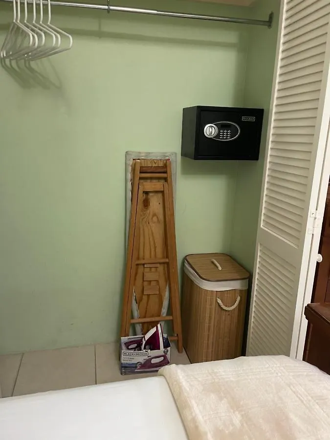 Kingstons Finest - Centrally Elegant Apartment Kingston